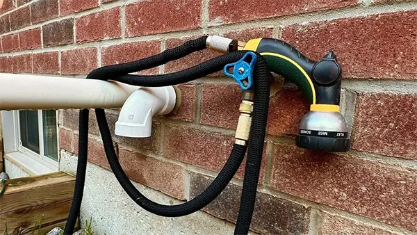 Direct inline hose fitting for accurate outdoor water flow measurement.